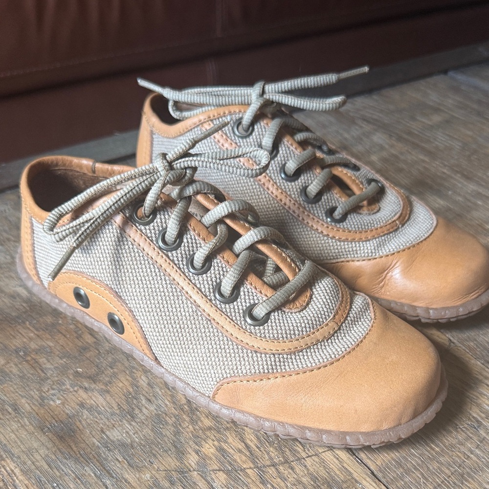 Born Women’s shoes - canvas and leather…like new condition! Size 7 - 38 Euro